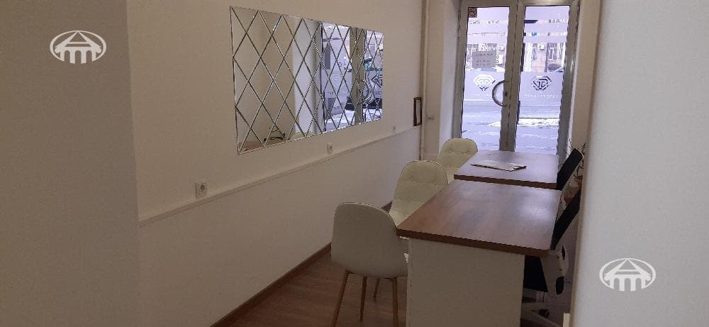 Retail · 40 m² · Kentron