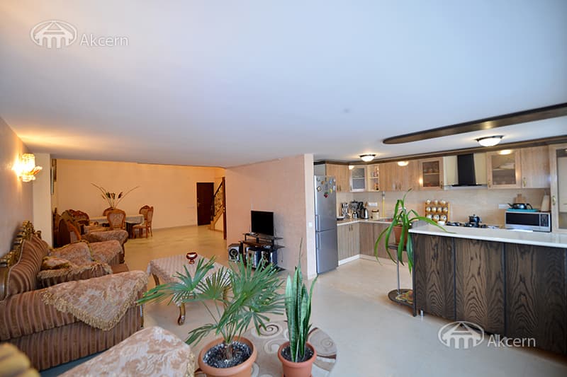 Apartment · 3 rooms · 103 m² · Kentron