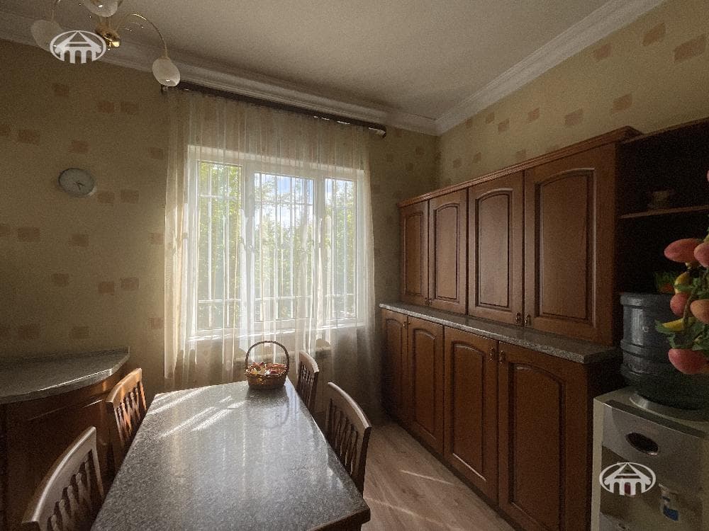 Apartment · 3 rooms · 107 m² · Kentron