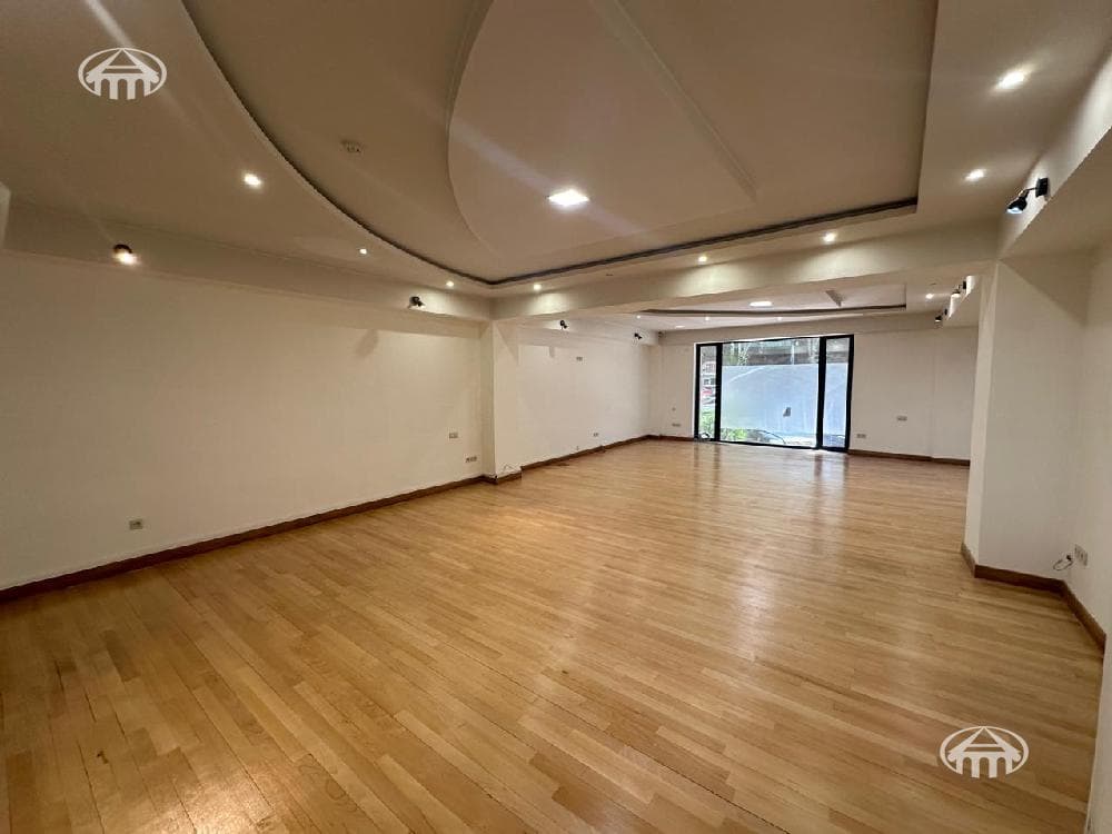 Office · 100 m² · Kentron
