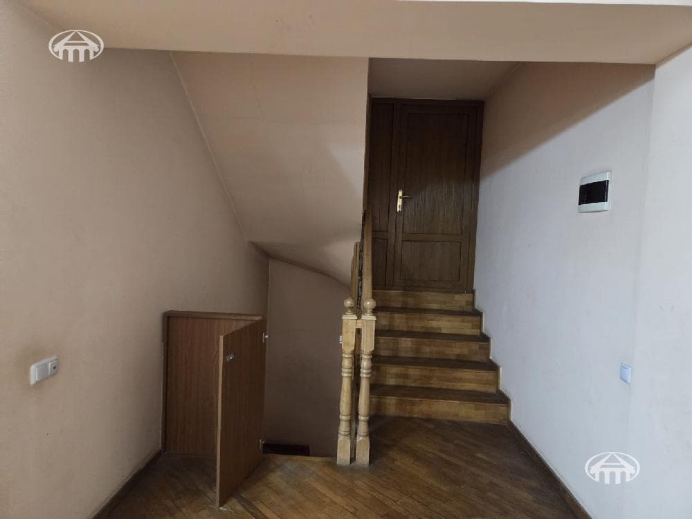House · 6 rooms · 865 m² · Arabkir