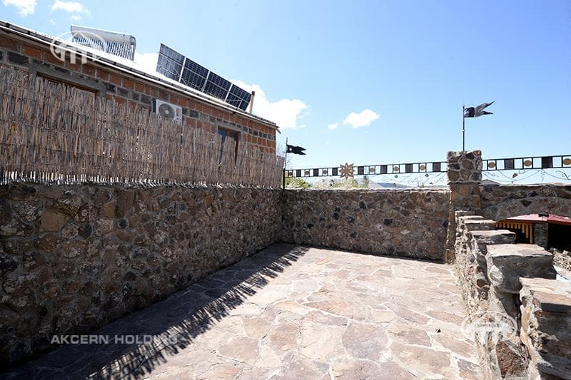 Mansion · 5 rooms · 210 m² · Garni