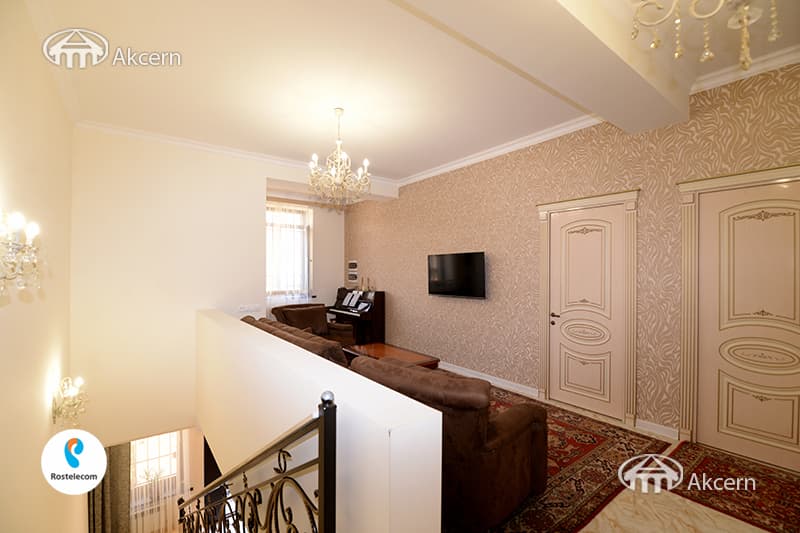 Дом · 5 комн. · 290 м² · Аван