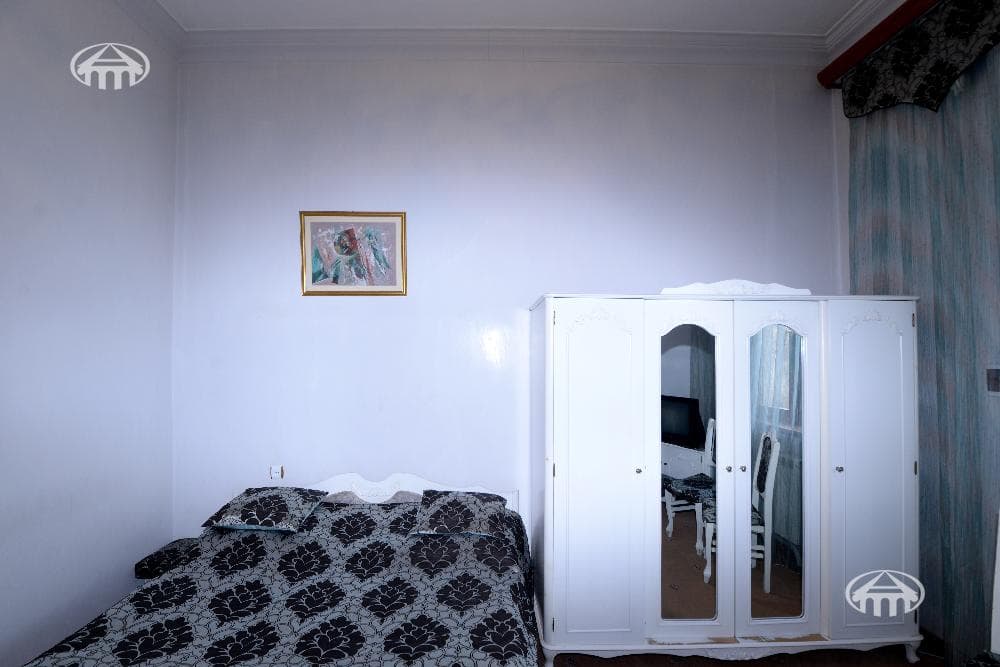House · 4 rooms · 285 m² · Erebuni