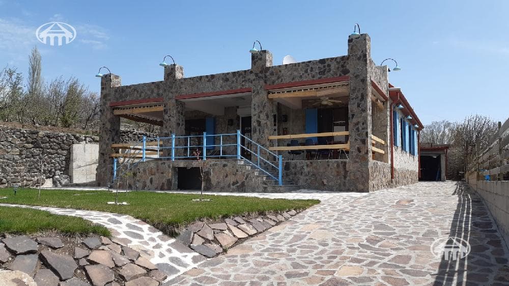 Mansion · 4 rooms · 244 m² · Saghmosavan