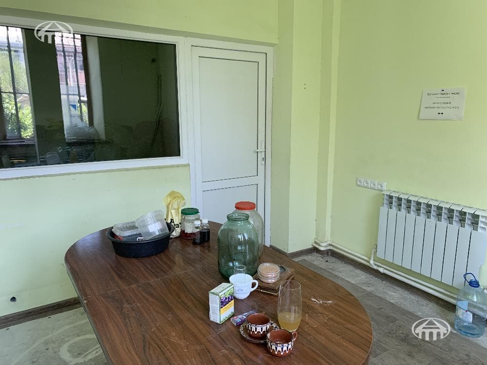 Office · 330 m² · Kentron