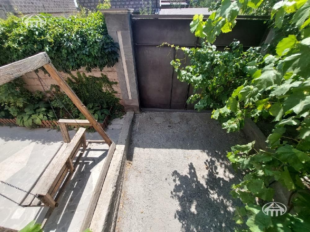 Особняк · 5 комн. · 266 м² · Аван