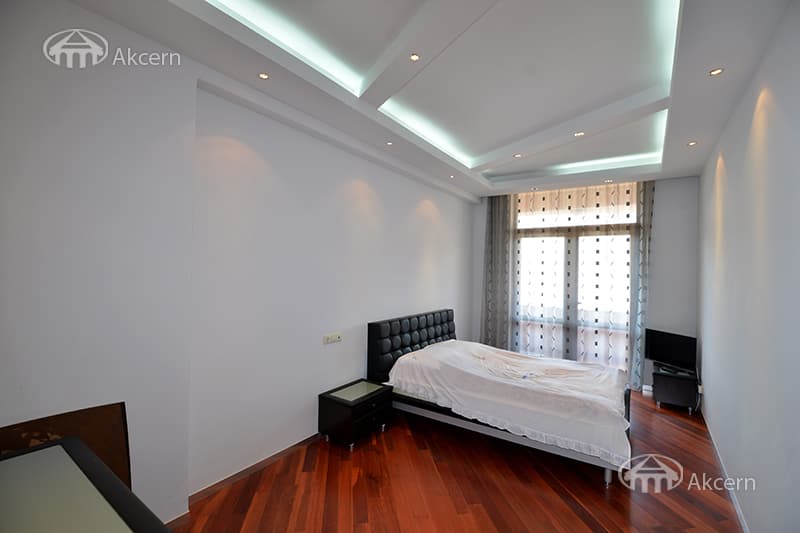 Квартира · 4 комн. · 160 м² · Кентрон