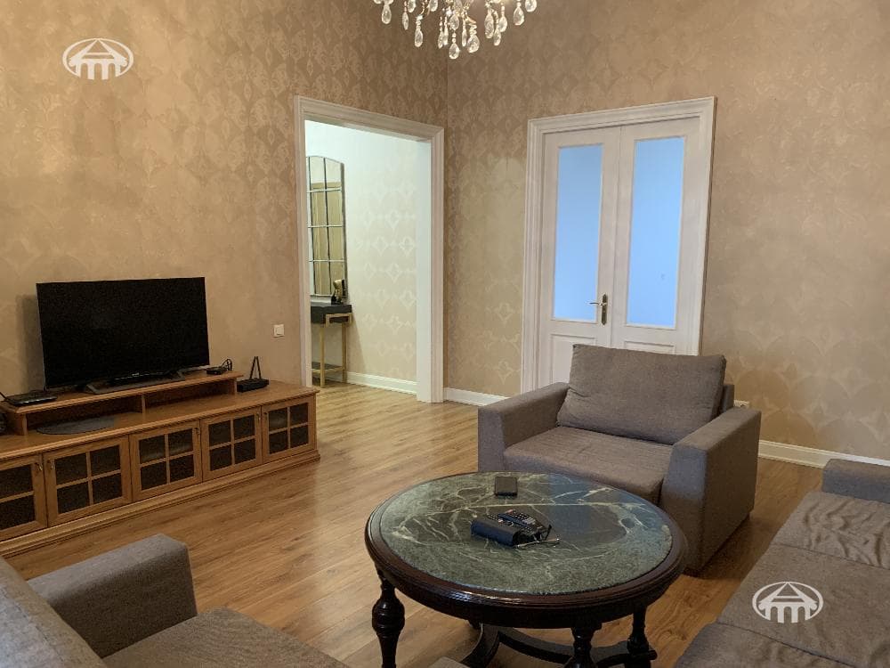 Apartment · 2 rooms · 77 m² · Kentron