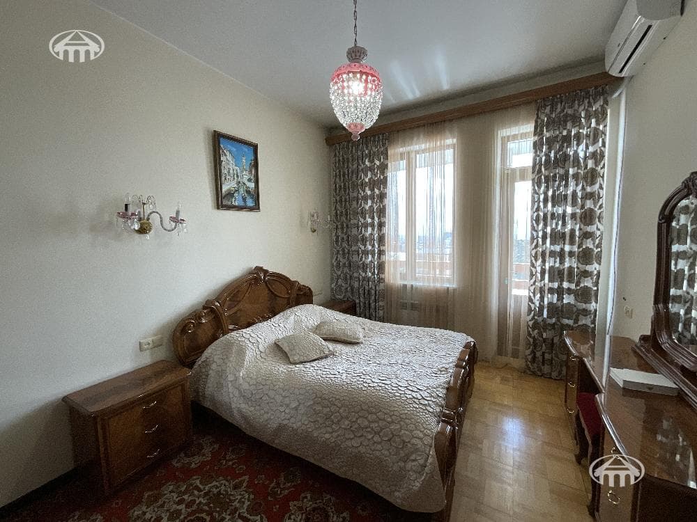 Mansion · 7 rooms · 700 m² · Arabkir