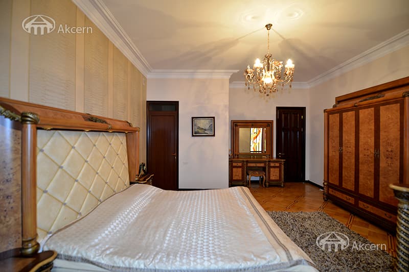 Дом · 6 комн. · 425 м² · Арабкир