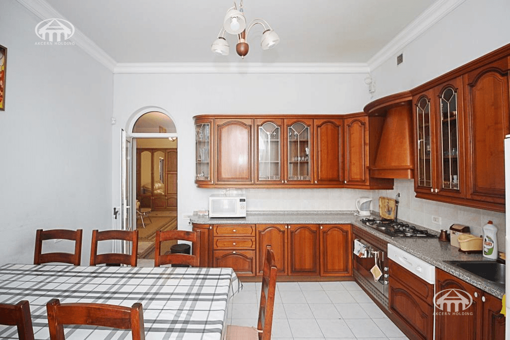 Дом · 8 комн. · 675 м² · Арабкир