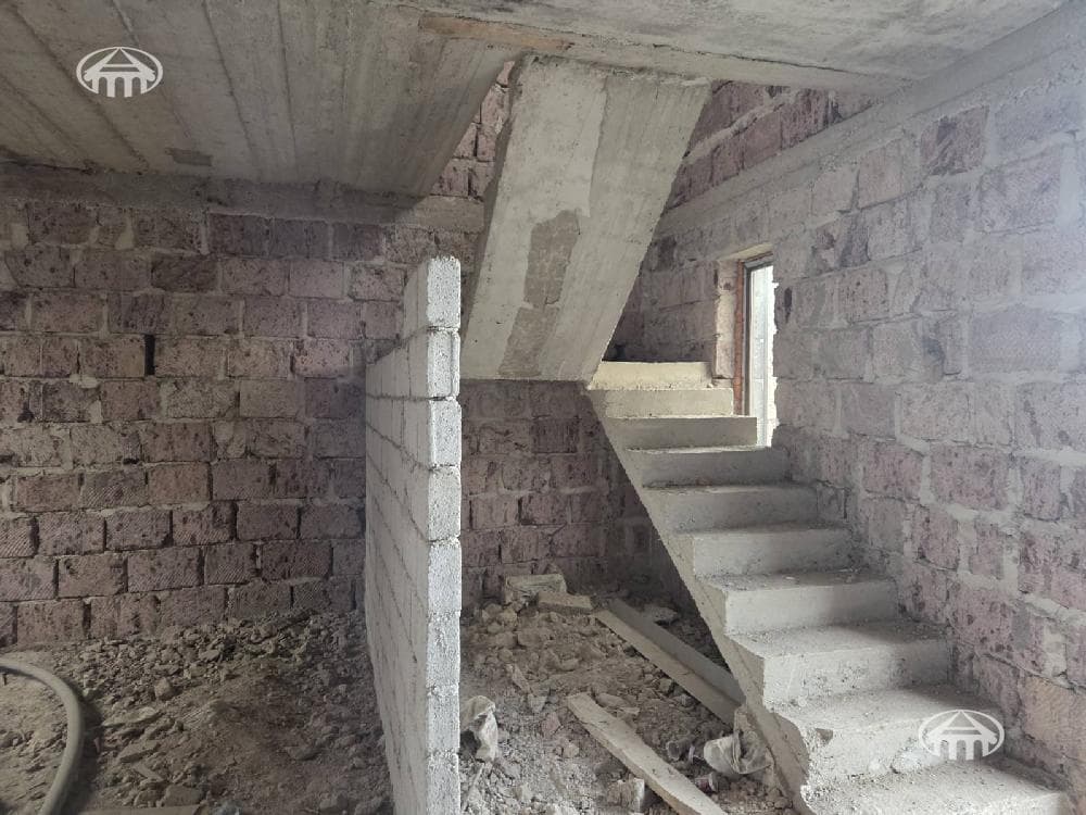 Mansion · 4 rooms · 113 m² · Zovuni