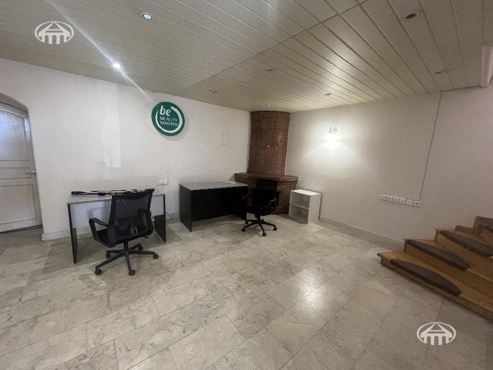 Salon · 4 rooms · 180 m² · Kentron
