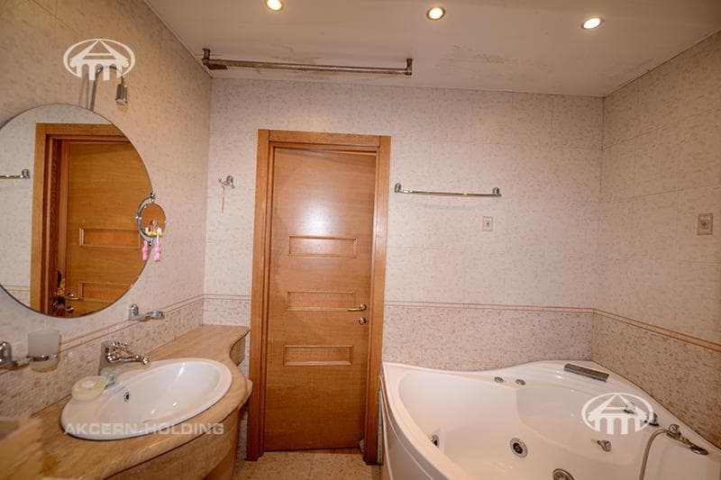 Квартира · 3 комн. · 90 м² · Кентрон