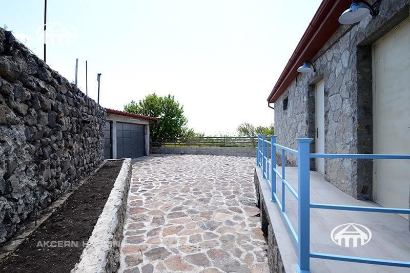 Mansion · 4 rooms · 244 m² · Saghmosavan