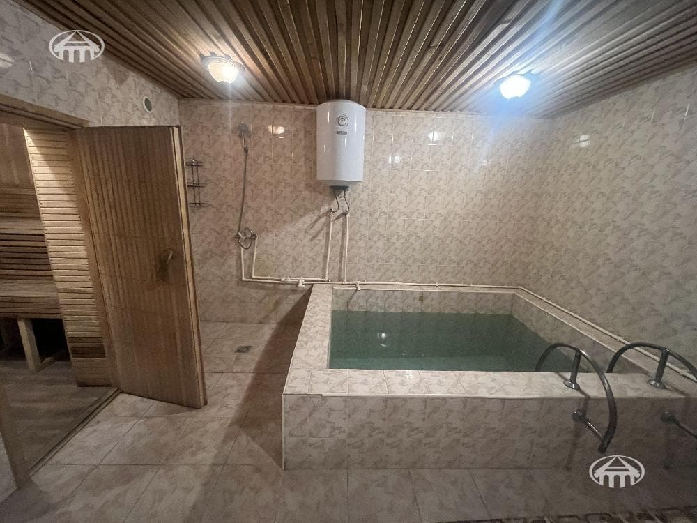 Hotel · 9 rooms · 1,200 m² · Djrvej