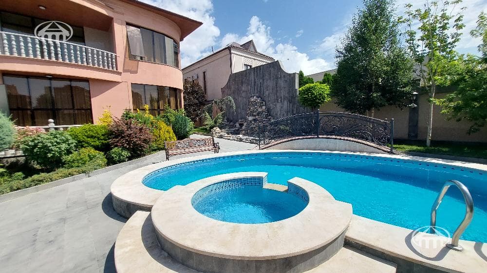 Mansion · 5 rooms · 600 m² · Davtashen