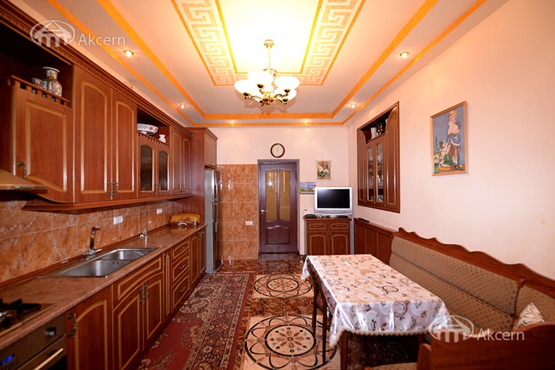 Квартира · 5 комн. · 251 м² · Арабкир