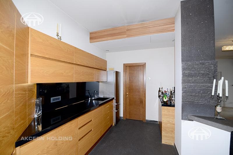 Mansion · 6 rooms · 689 m² · Vahagni