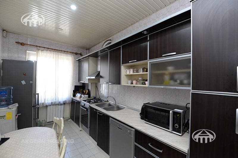 Mansion · 5 rooms · 209 m² · Kentron