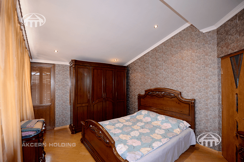 Apartment · 5 rooms · 210 m² · Kentron