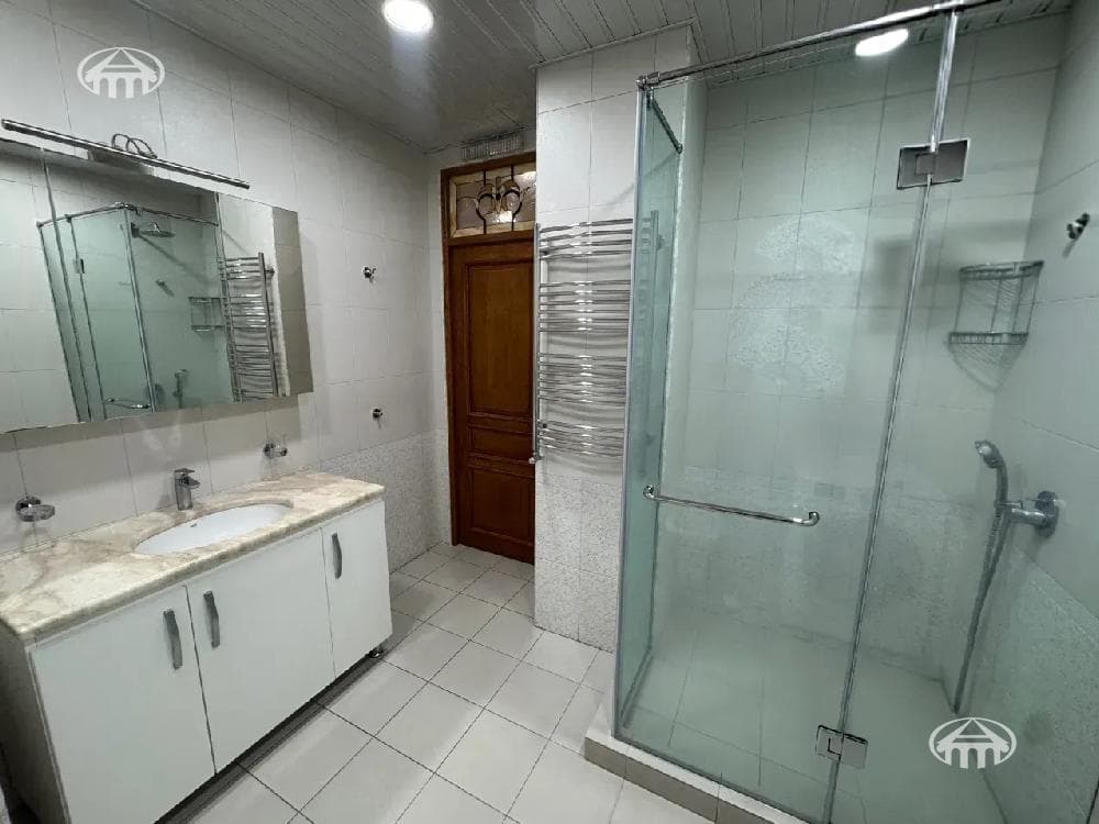 Apartment · 3 rooms · 103 m² · Kentron