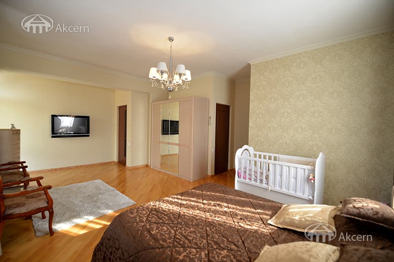 Mansion · 6 rooms · 280 m² · v. Arinj
