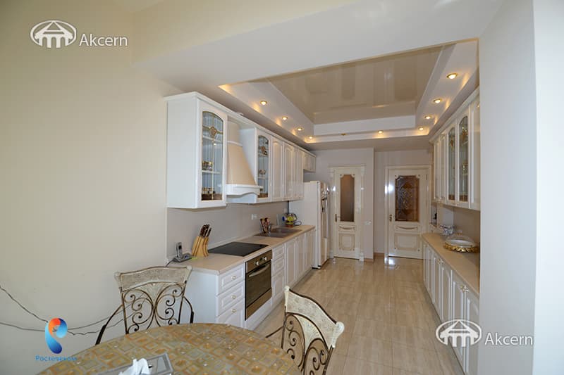 Apartment · 3 rooms · 150 m² · Kentron