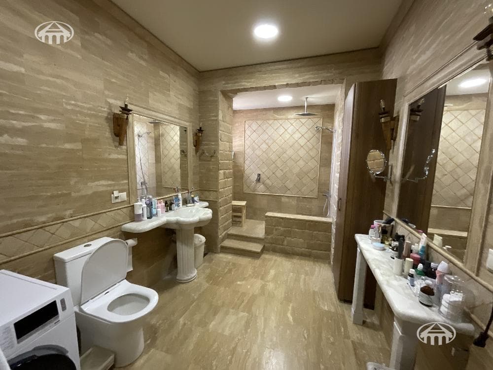 Mansion · 7 rooms · 700 m² · Arabkir