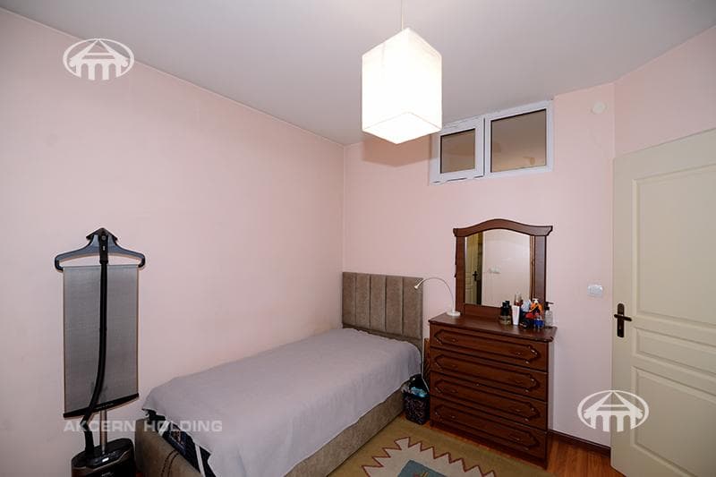 Apartment · 3 rooms · 83 m² · Kentron