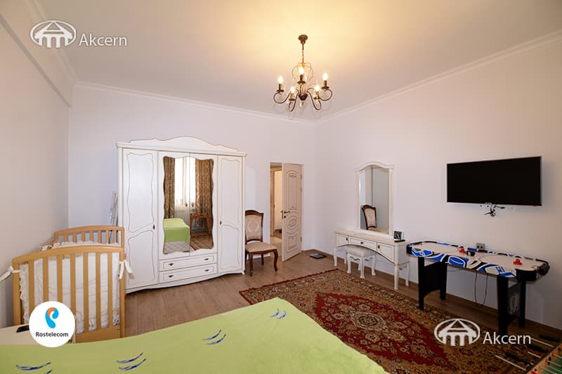 Дом · 5 комн. · 290 м² · Аван