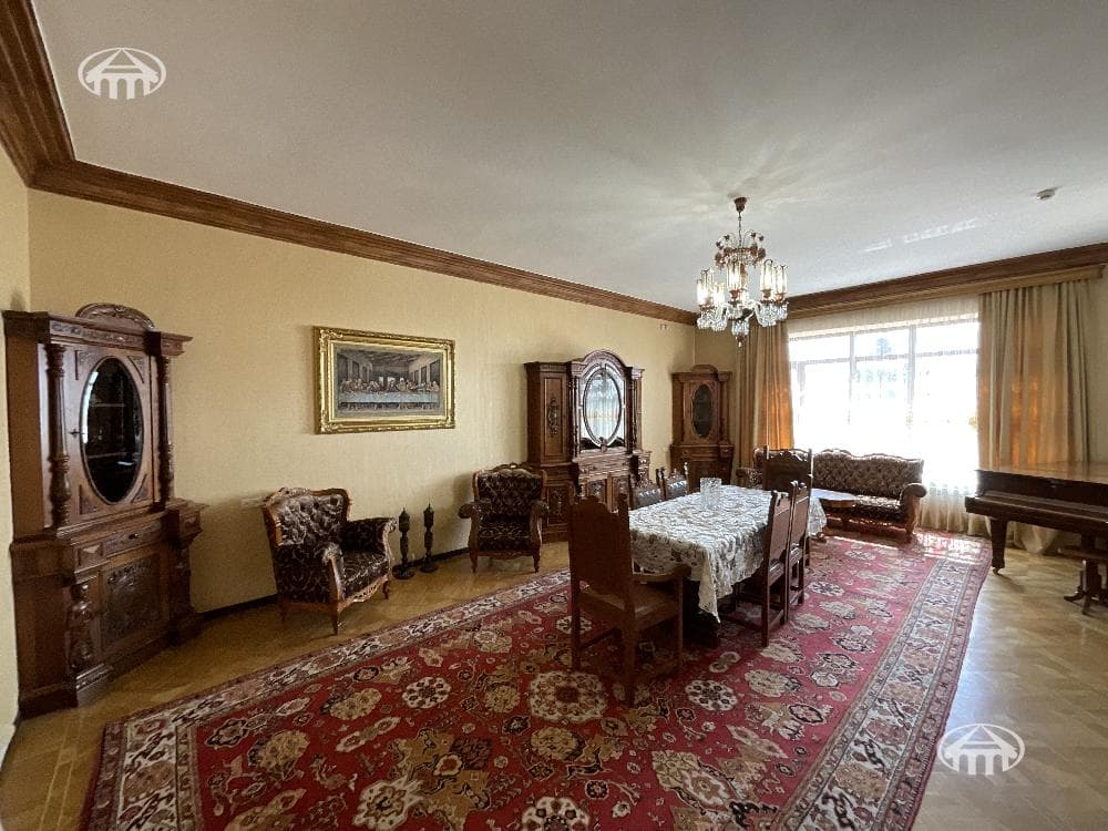 Mansion · 7 rooms · 700 m² · Arabkir
