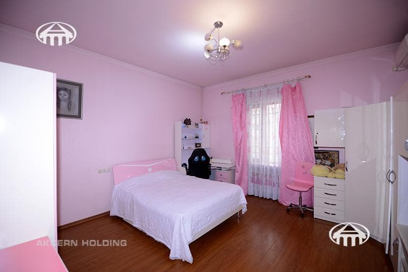 Особняк · 5 комн. · 327 м² · Аджапняк