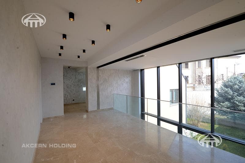 Mansion · 6 rooms · 1,022 m² · Kentron