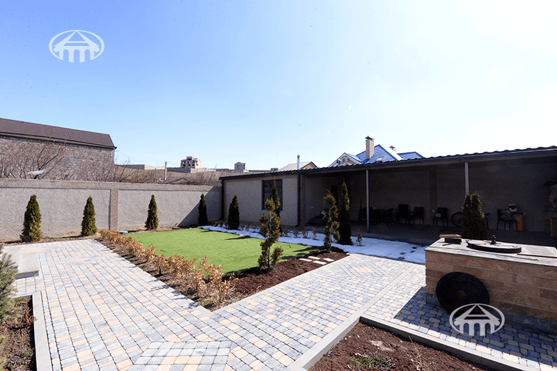 Mansion · 5 rooms · 280 m² · v. Arinj