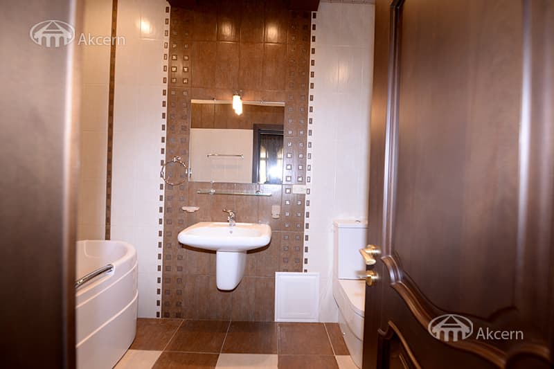 Mansion · 5 rooms · 394 m² · Vahagni