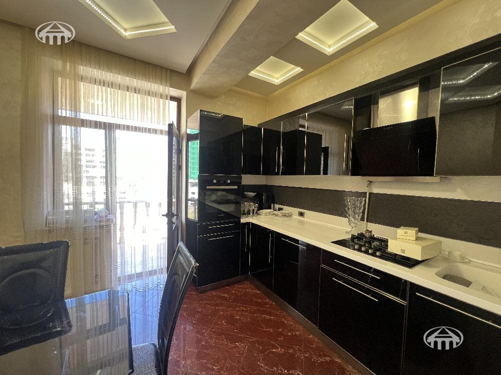 Apartment · 4 rooms · 132 m² · Kentron