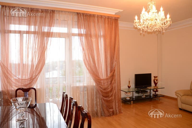 House · 6 rooms · 250 m² · Arabkir