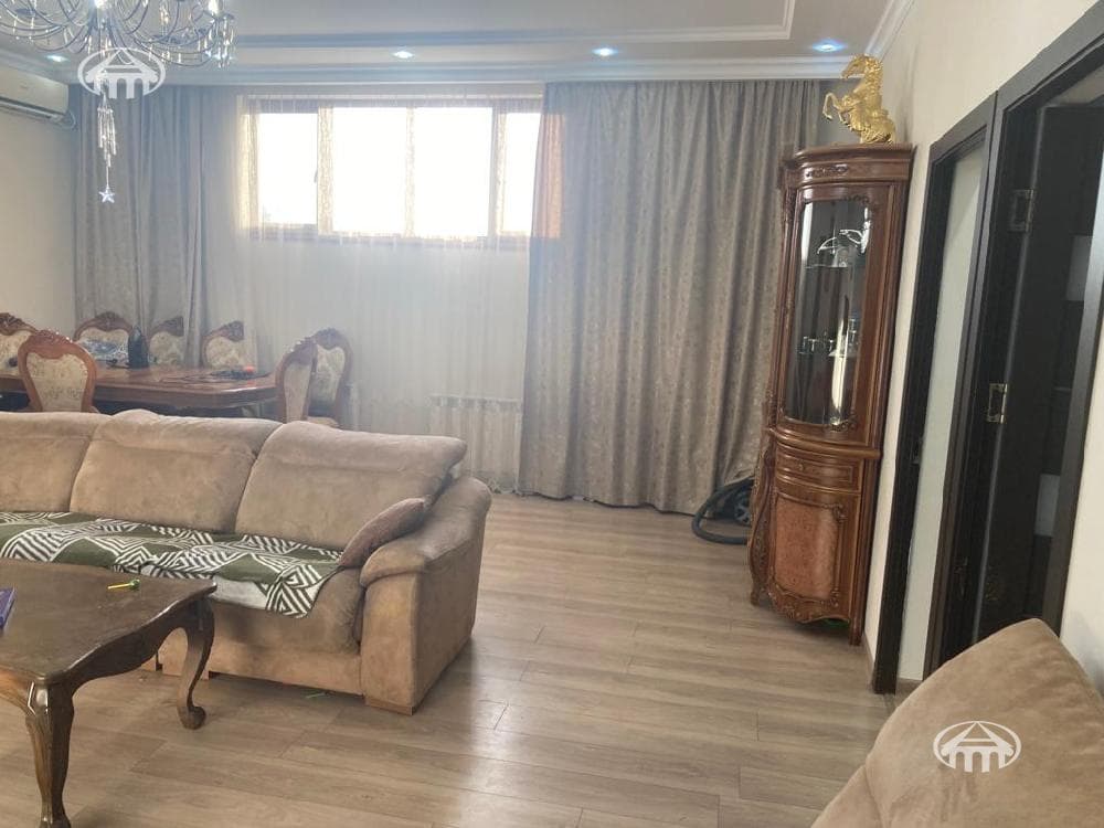 House · 5 rooms · 310 m² · Erebuni