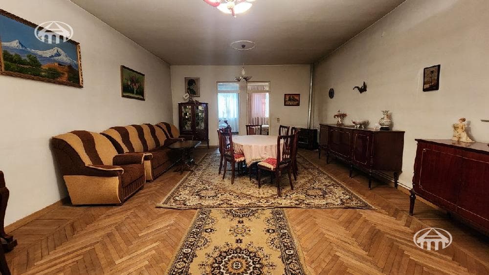 Дом · 6 комн. · 371 м² · Эребуни