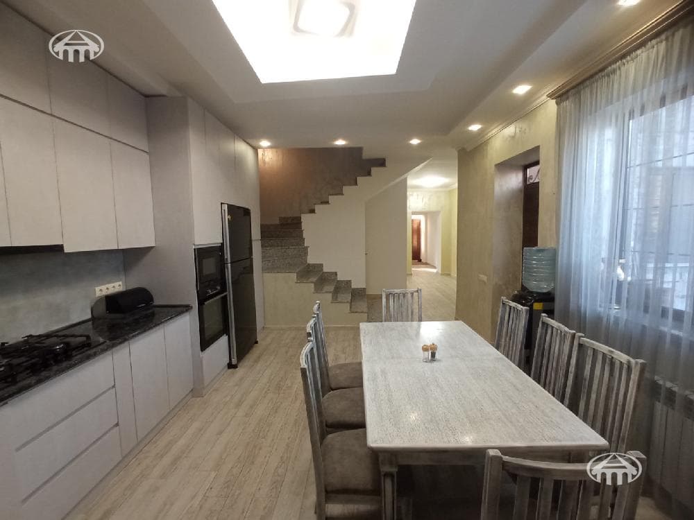 Особняк · 5 комн. · 425 м² · Эребуни