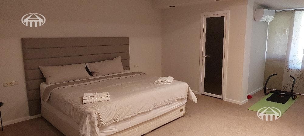 Особняк · 6 комн. · 320 м² · Птгни