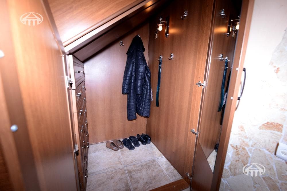 House · 4 rooms · 285 m² · Erebuni