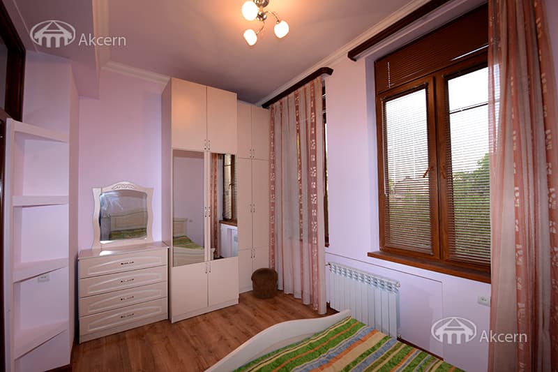 Apartment · 3 rooms · 90 m² · Kentron