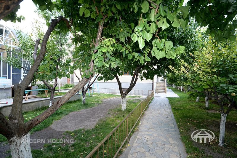 Mansion · 8 rooms · 607.5 m² · Qasax