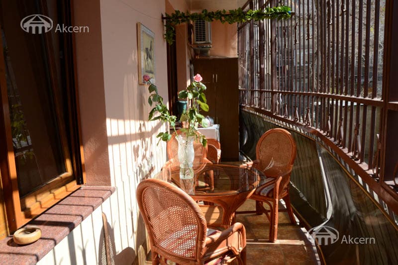 Apartment · 3 rooms · 90 m² · Kentron