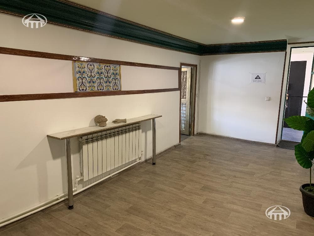Office · 330 m² · Kentron