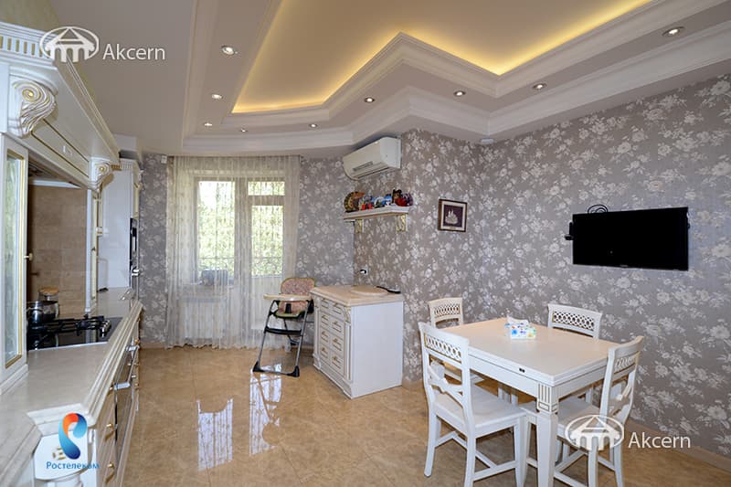 Квартира · 4 комн. · 174 м² · Кентрон