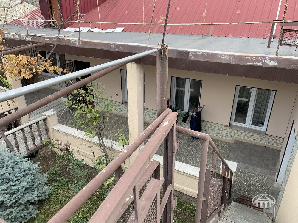 House · 4 rooms · 256 m² · Ajapnyak